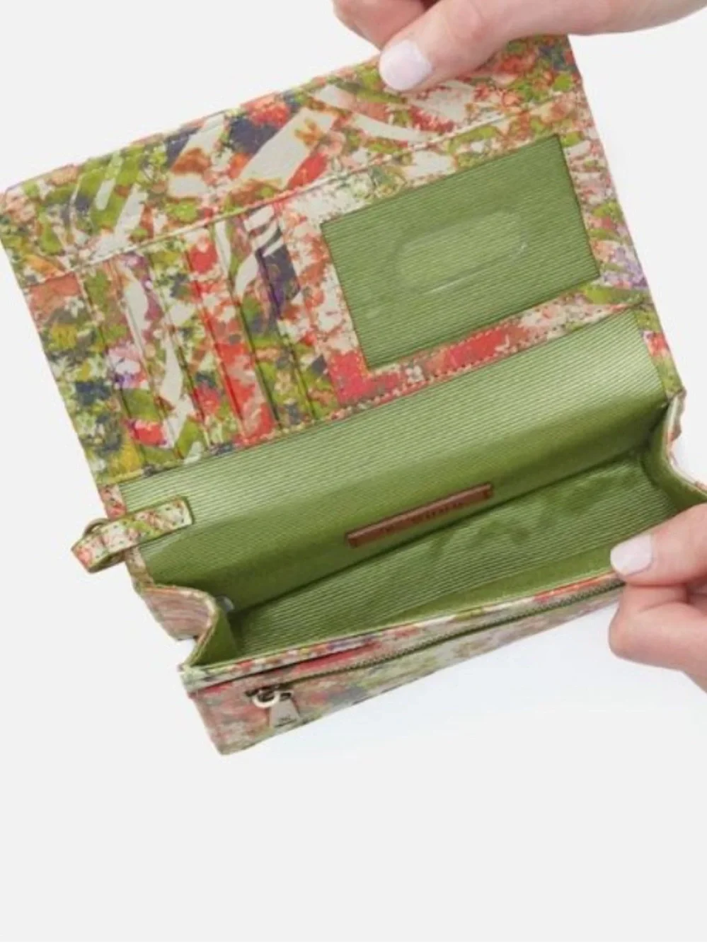 NEW HOBO Jill Wristlet In Printed Leather - Tropic Print